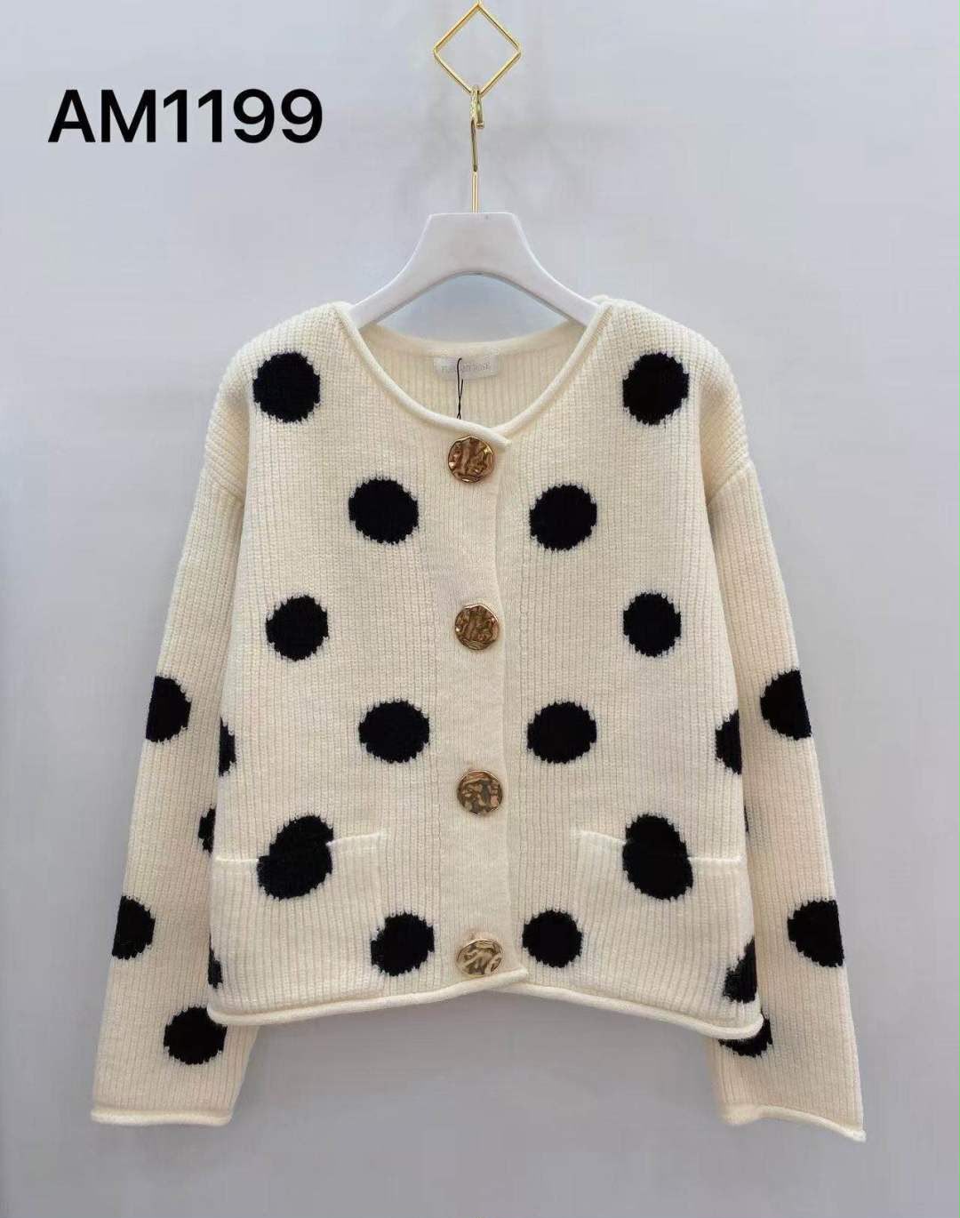Strickjacke mit Punkten